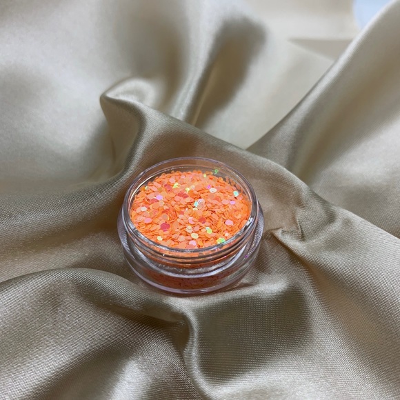 Cosmetic glitter - Picture 1 of 2
